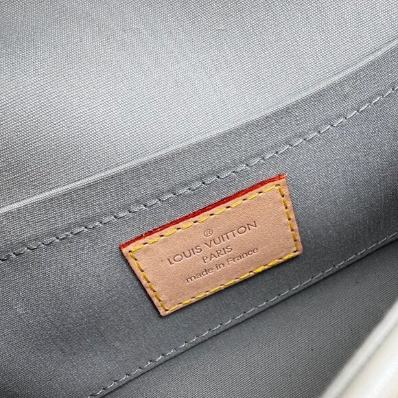 Authentic Louis Vuitton Perle Monogram Vernis Malibu Street Clutch Bag - Picture 15 of 16